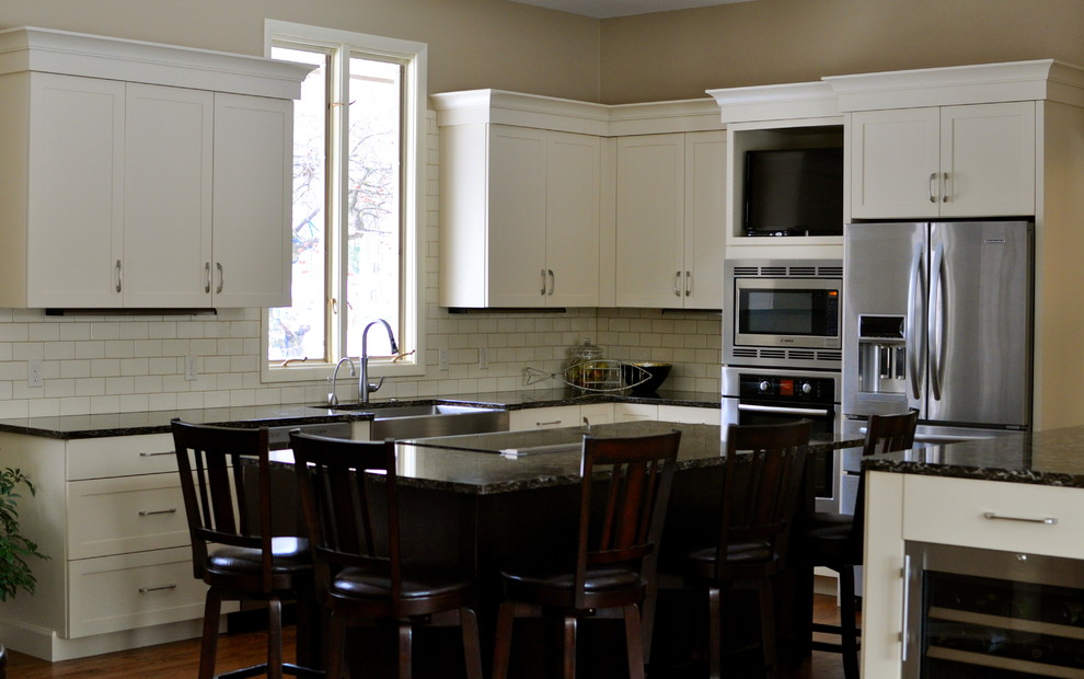 Transitional l-shaped eat-in kitchen photo in Grand Rapids with a farmhouse sink, shaker cabinets, quartz countertops, ceramic backsplash and stainless steel appliances