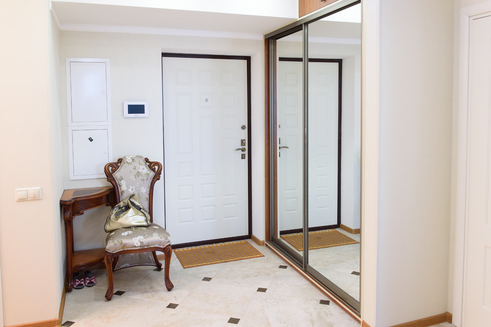 Рыбы в воде. Холл.