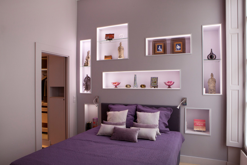 Inspiration for a large contemporary master bedroom in Paris with purple walls, light hardwood floors, no fireplace and brown floor.