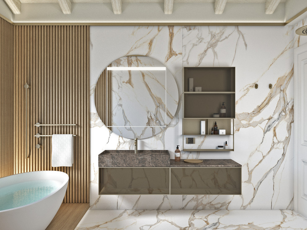 Идея дизайна: маленькая ванная комната в современном стиле с стеклянными фасадами, бежевыми фасадами, отдельно стоящей ванной, душем без бортиков, инсталляцией, белой плиткой, керамогранитной плиткой, бежевыми стенами, полом из керамогранита, душевой кабиной, монолитной раковиной, мраморной столешницей, белым полом, душем с распашными дверями, коричневой столешницей, сиденьем для душа, тумбой под одну раковину, подвесной тумбой, балками на потолке и панелями на стенах для на участке и в саду