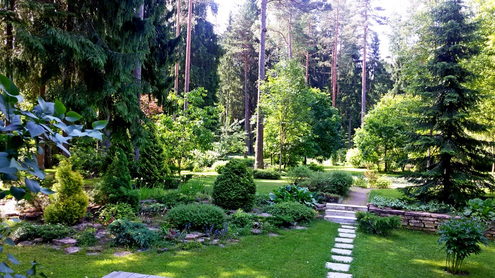 Общий вид сада с террасы