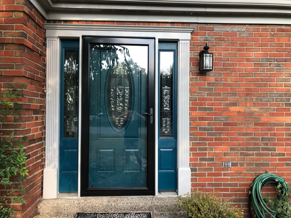 Should I paint the sidelights the trim or door color?