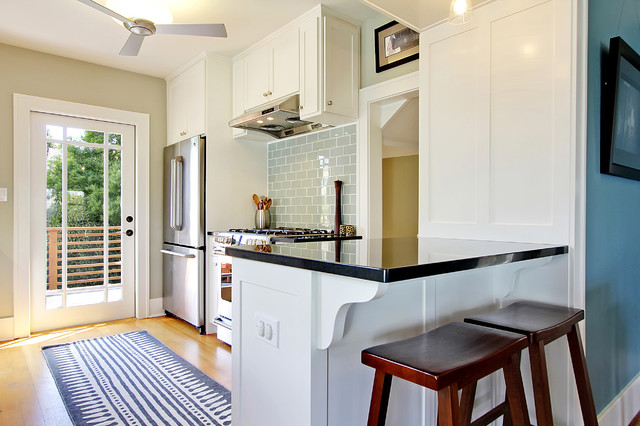 Tudor kitchen remodeled clasico-cocina