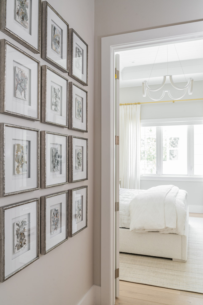 Inspiration for a transitional home design remodel in Miami