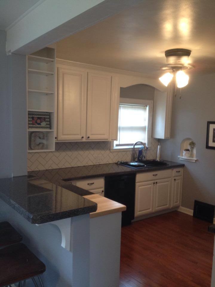 Kitchen - l-shaped kitchen idea with white cabinets, gray backsplash, stainless steel appliances and an island