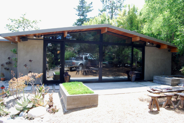 Atomic Ranch Redo in Glendale Midcentury Exterior