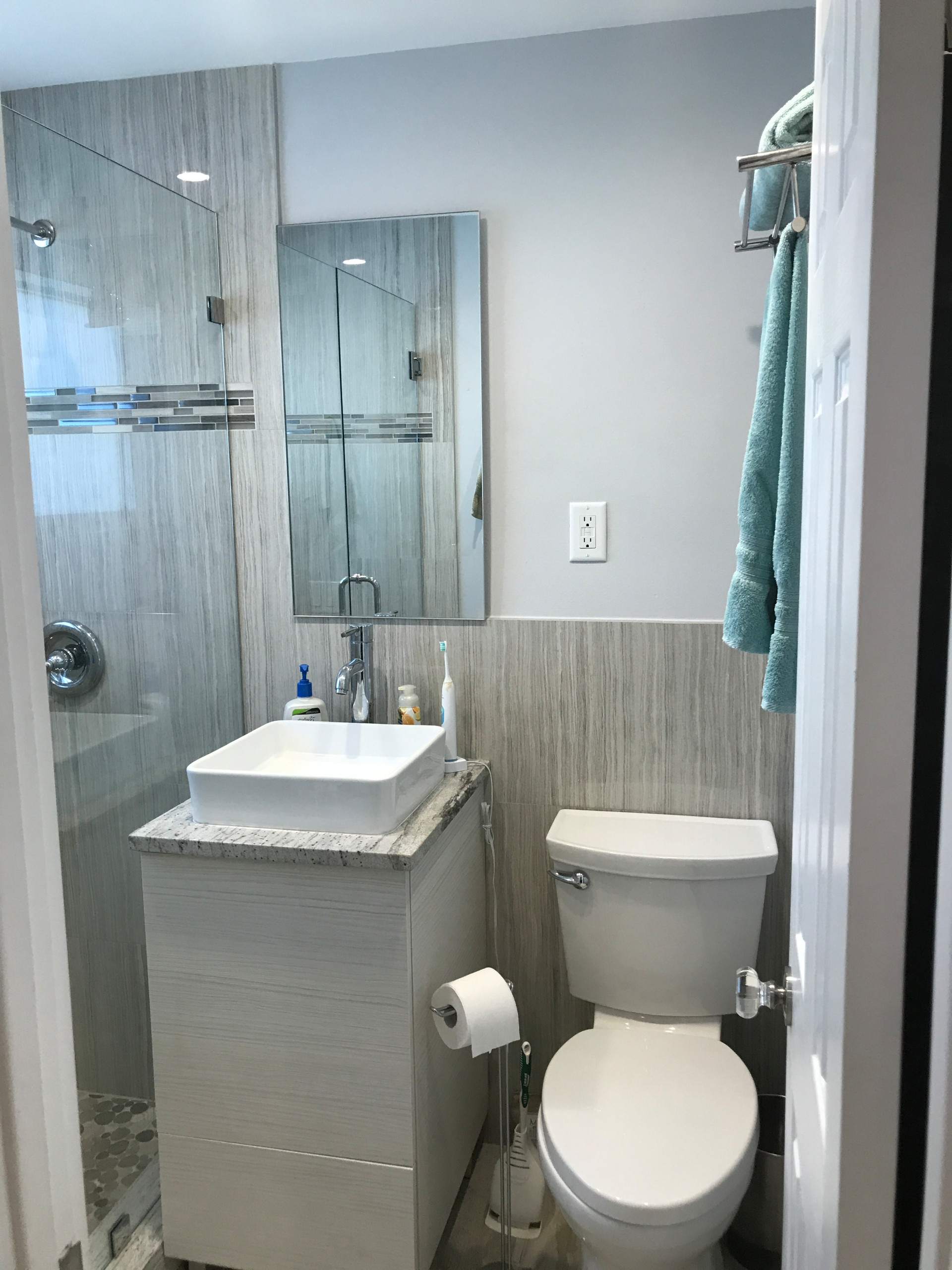 Bathroom - bathroom idea in Miami
