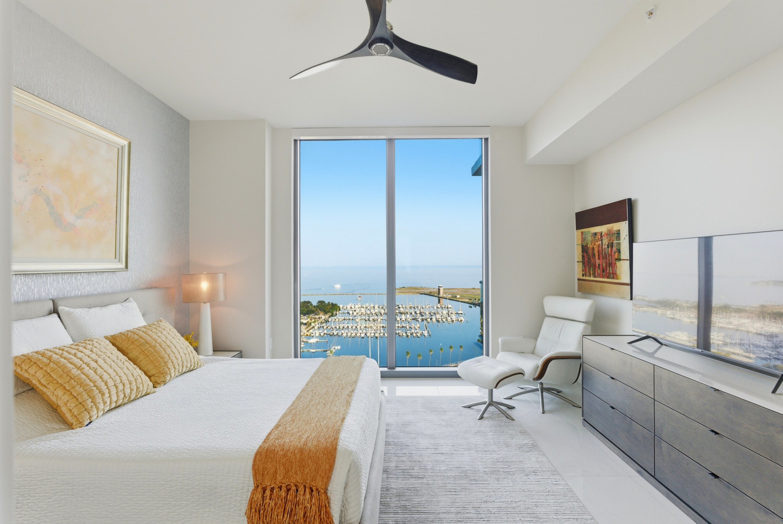 We Love Travel and Art