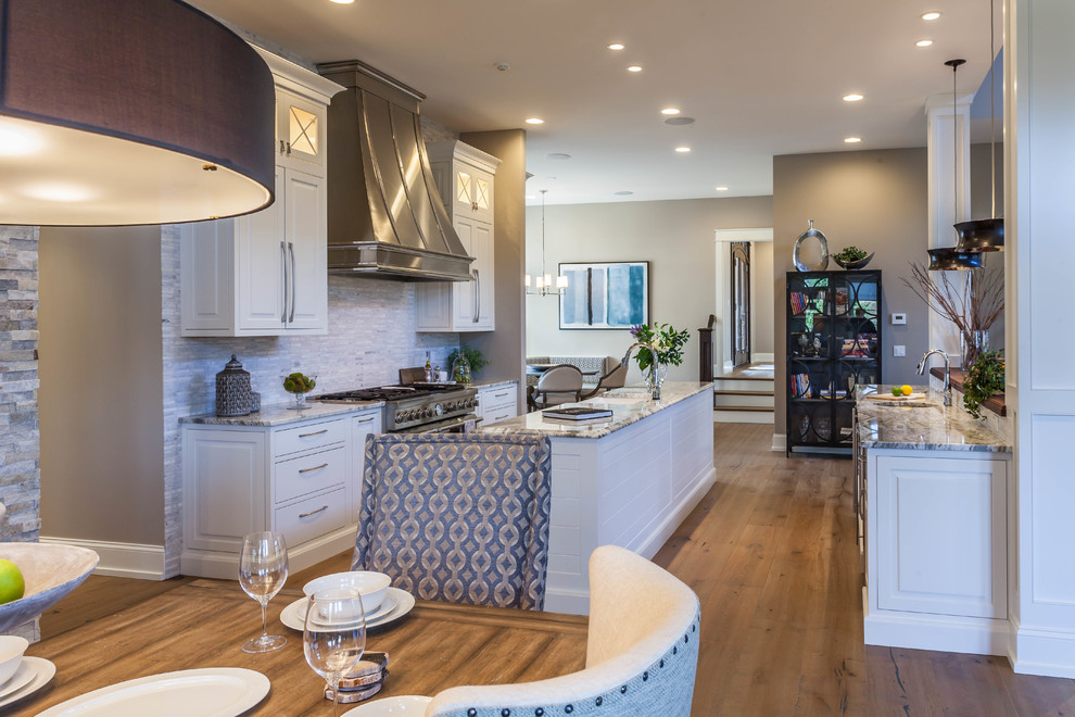 Example of a transitional home design design in Grand Rapids