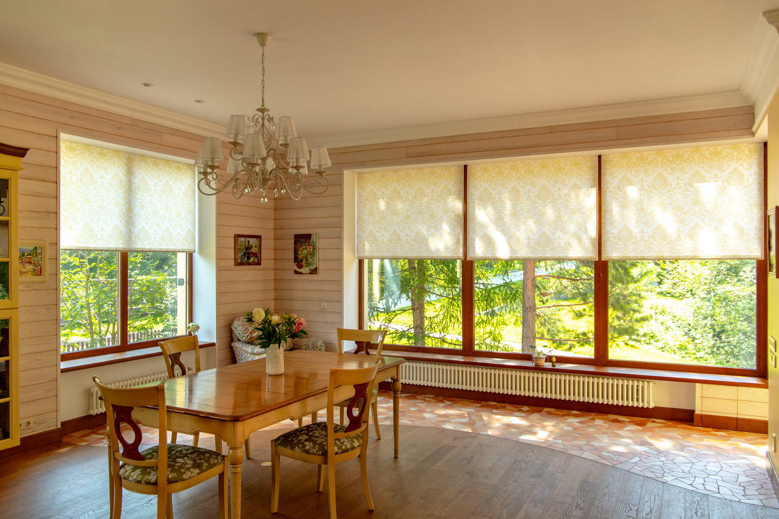 Рулонные шторы в гостинной