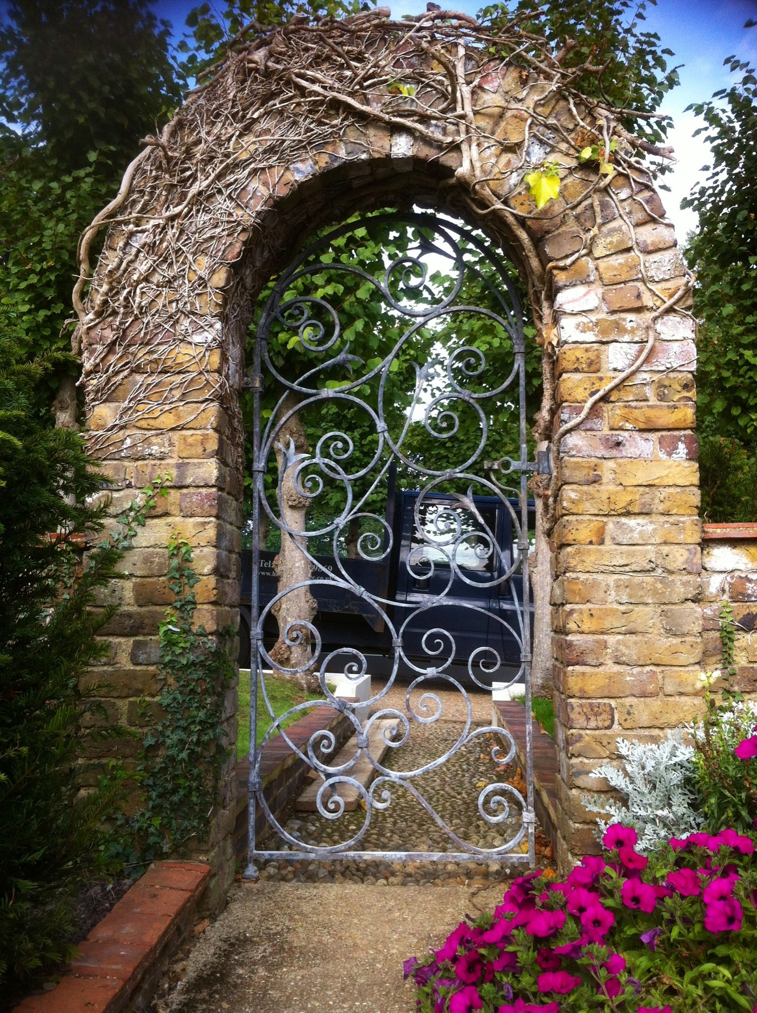 77 Gorgeous Garden Gates, image size:1530x2048