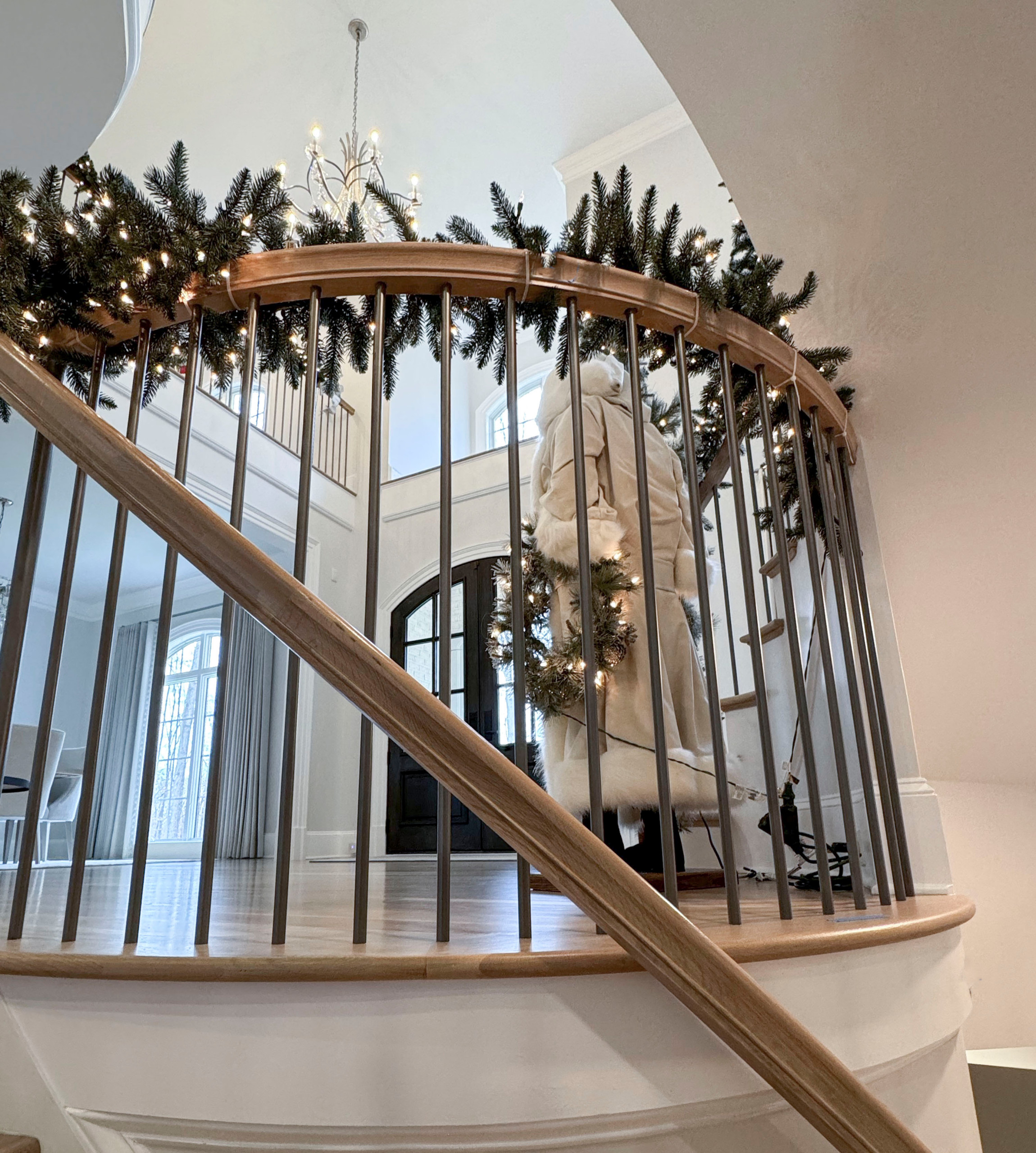 116_Elegant & Eye-catching Curved Staircase, Leesburg VA 20175