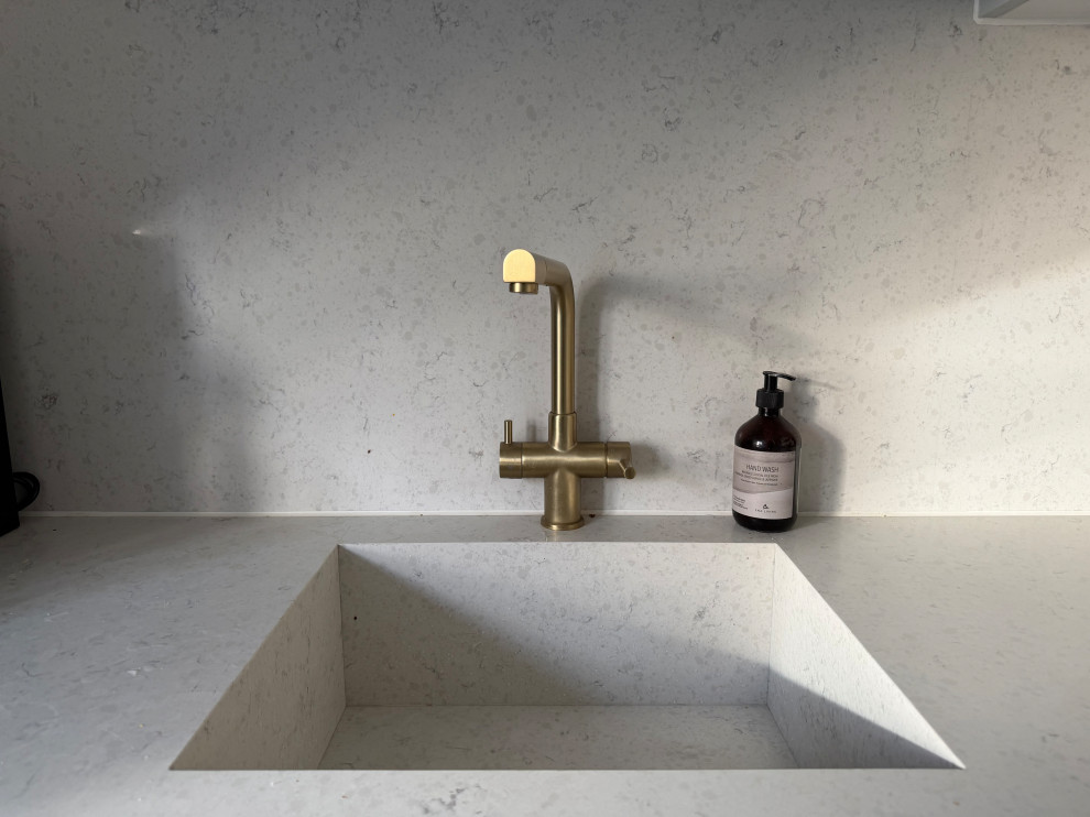 Inspiration for a classic kitchen in London.