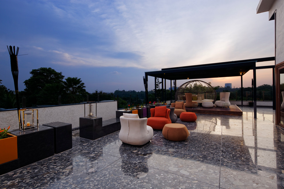 This is an example of a contemporary deck in Bengaluru.