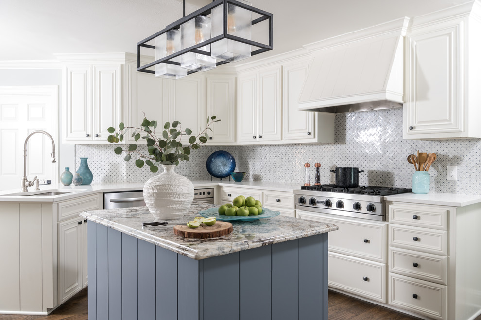 Inspiration for a mid-sized traditional l-shaped kitchen in Dallas with an undermount sink, white cabinets, quartz benchtops, grey splashback, marble splashback, stainless steel appliances, with island, brown floor, recessed-panel cabinets and dark hardwood floors.