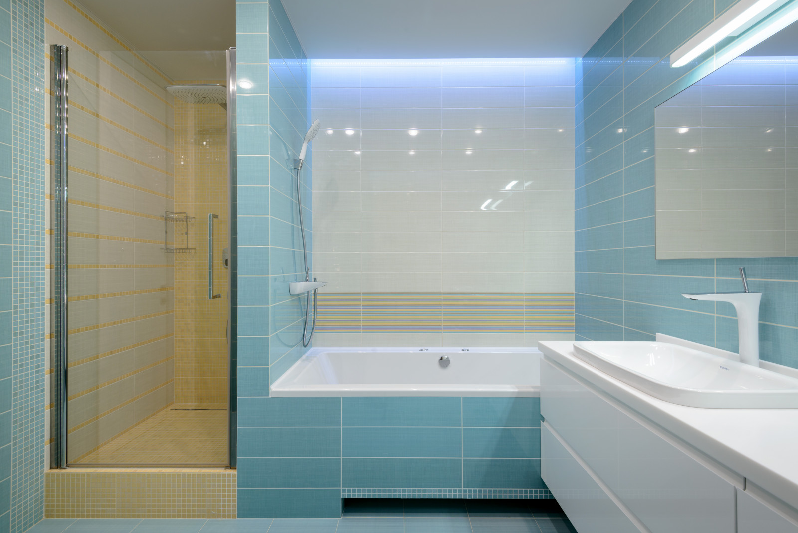 Любовь к белому цвету.