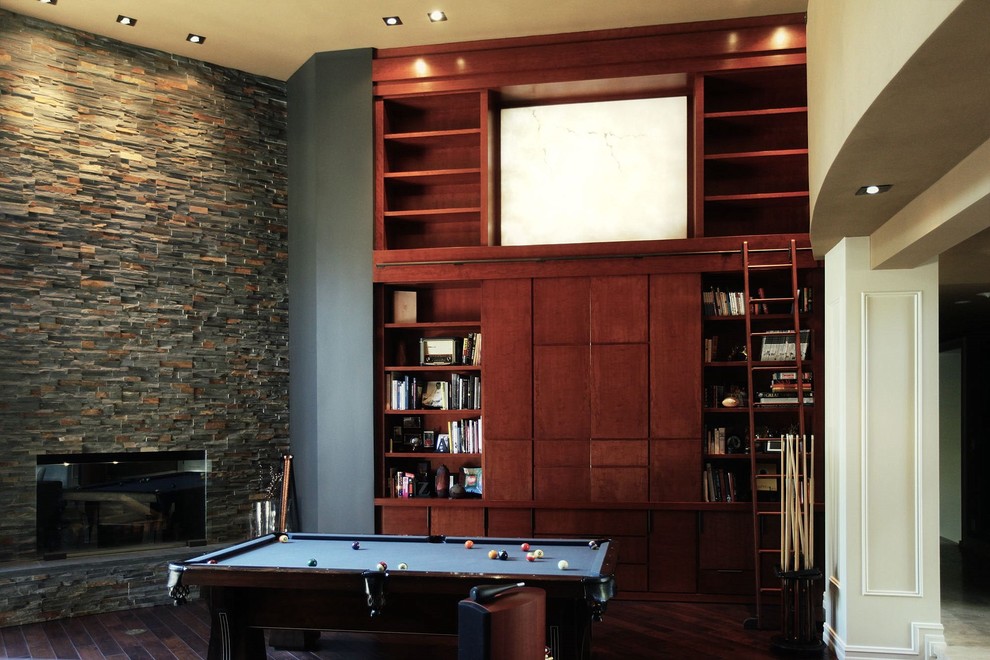 Photo of a modern family room in Los Angeles.