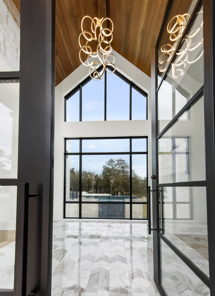Example of a transitional entryway design in Austin