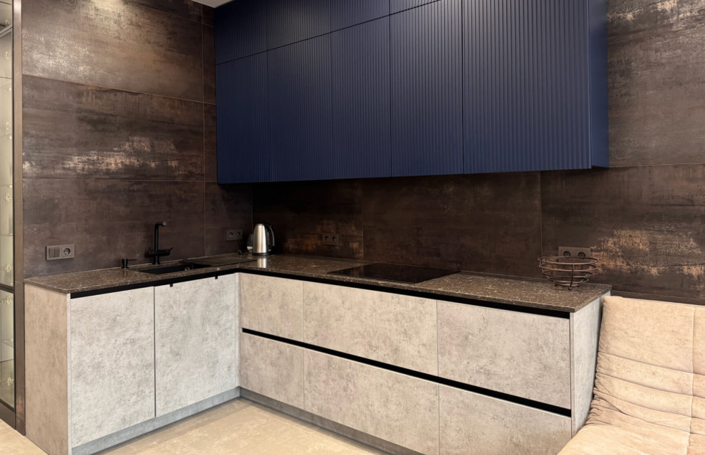 Современная угловая кухня лаконичный графит