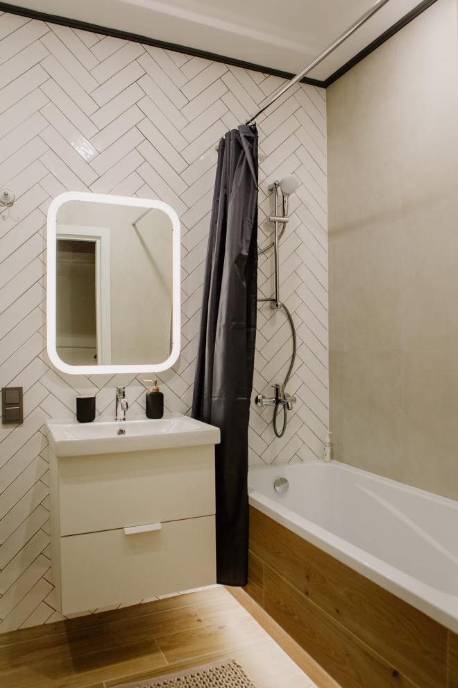 Foto de cuarto de baño único y blanco y madera contemporáneo de tamaño medio con bidé, baldosas y/o azulejos beige, paredes beige, suelo de baldosas tipo guijarro, lavabo tipo consola, suelo amarillo y panelado
