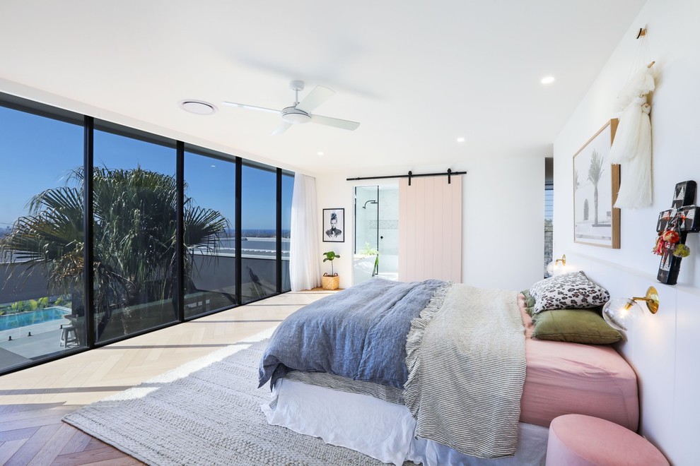 Modern kids' bedroom in Gold Coast - Tweed with white walls, light hardwood floors and beige floor.