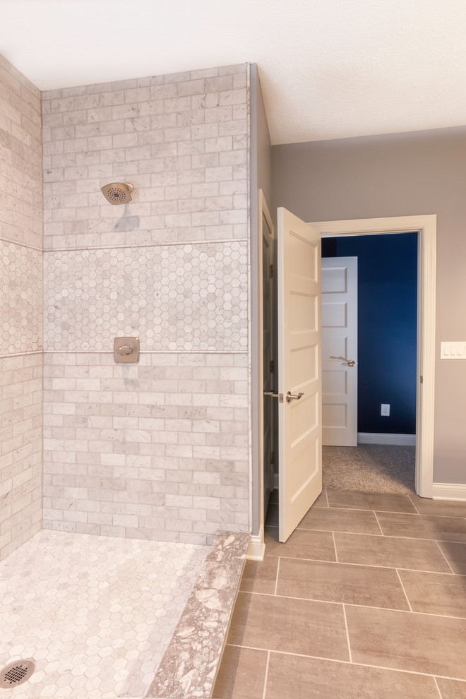 Transitional bathroom in Columbus with shaker cabinets, white cabinets, an alcove shower, gray tile, white tile, subway tile, green walls, porcelain floors, an undermount sink, marble benchtops, grey floor and a sliding shower screen.