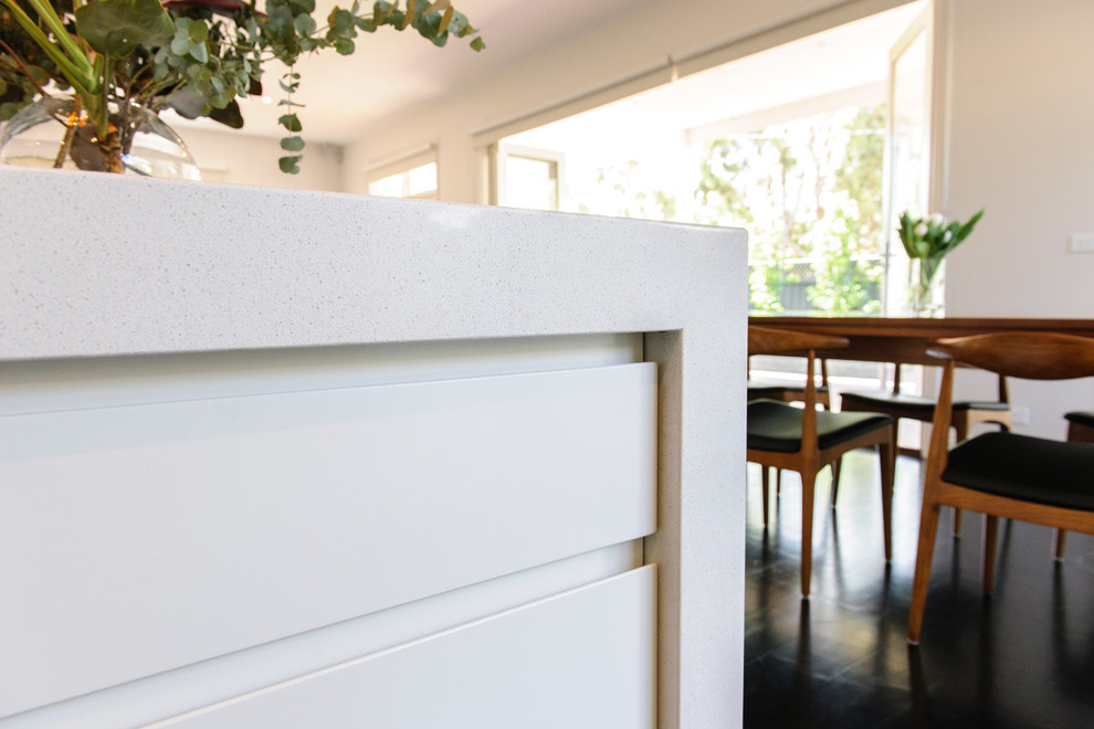 Photo of a contemporary kitchen in Melbourne.