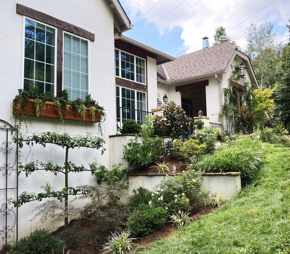 Inspiration for a french country front yard landscaping in Other.