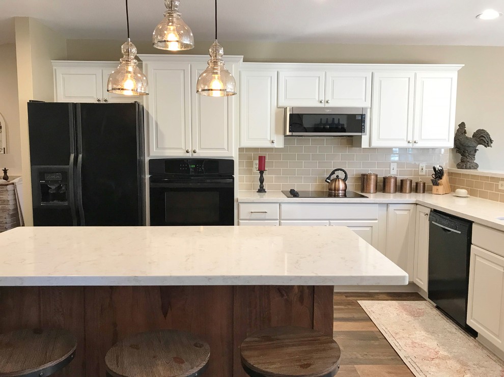 Transitional kitchen photo in Phoenix
