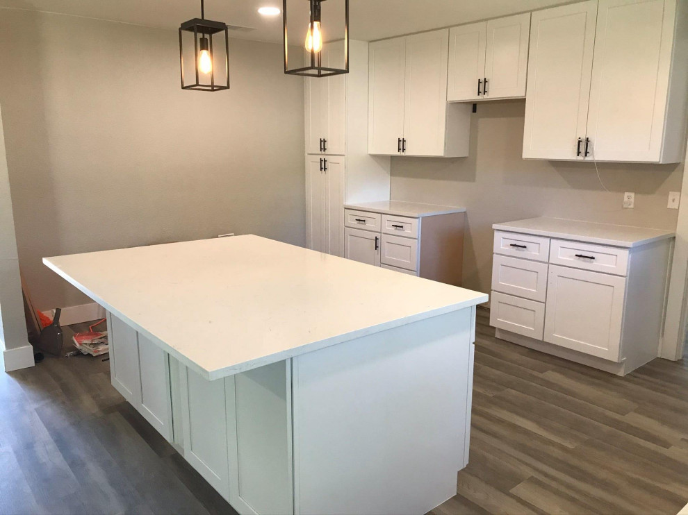 Kitchen - kitchen idea in Austin