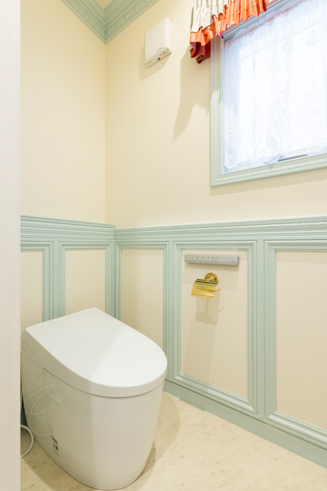 名古屋にあるトラディショナルスタイルのおしゃれなトイレ・洗面所の写真