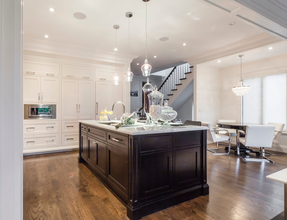 Transitional kitchen photo in Toronto