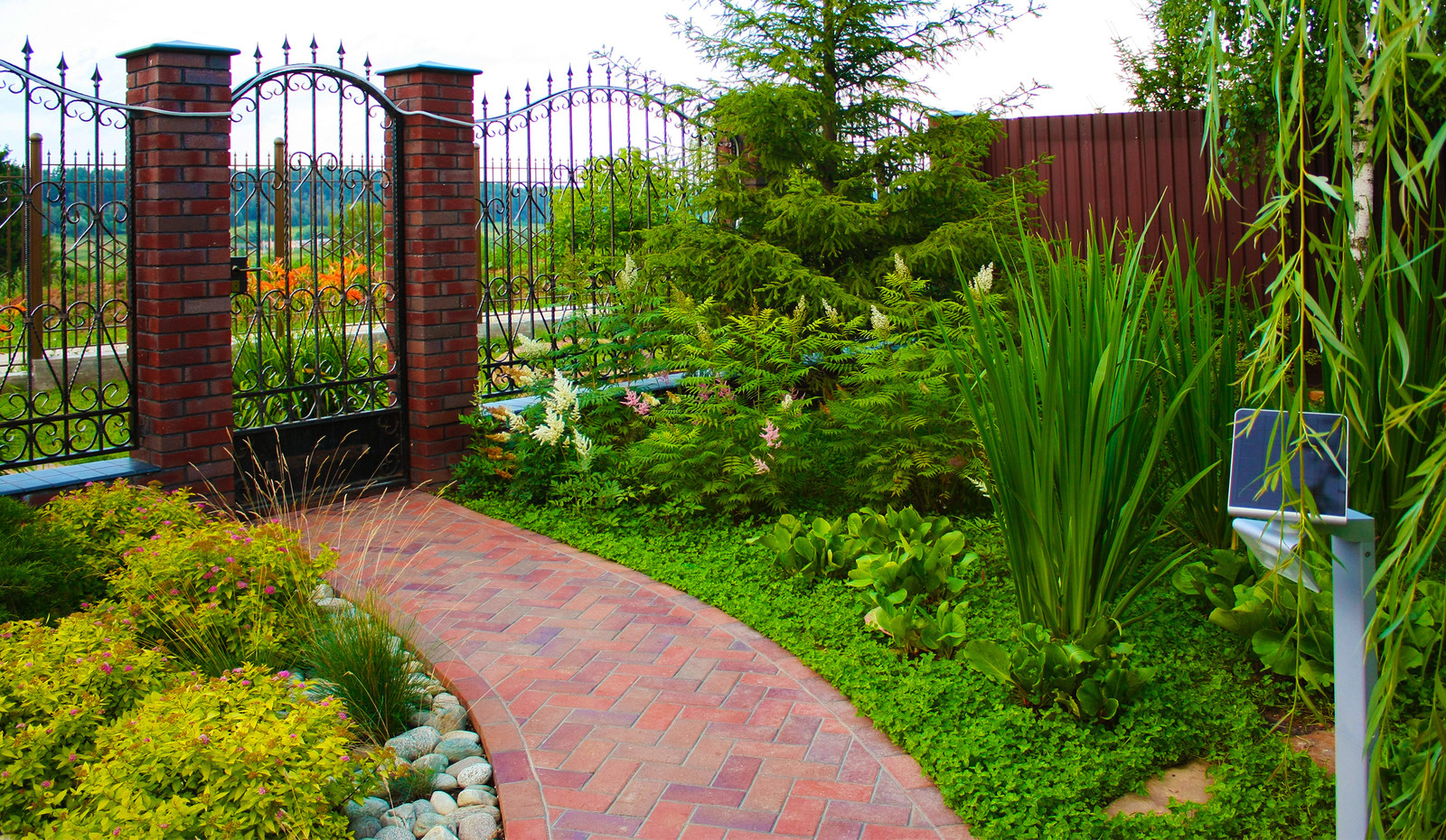 Ландшафтный дизайн участка в Лапино