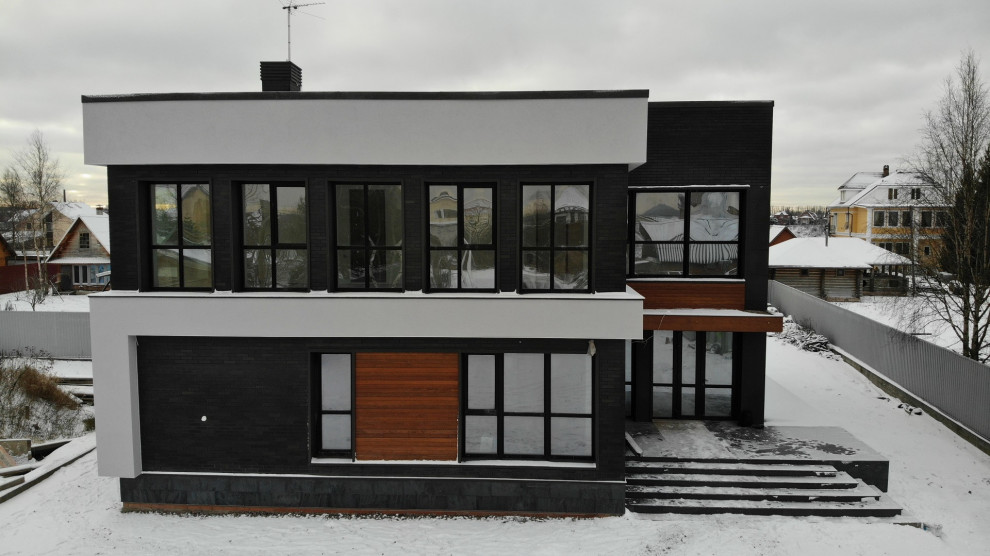 Дом в современном стиле. Кирпич и планкен.