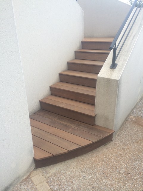 Terrasse D &agrave; Castelnau d'Estretefonds contemporary-deck