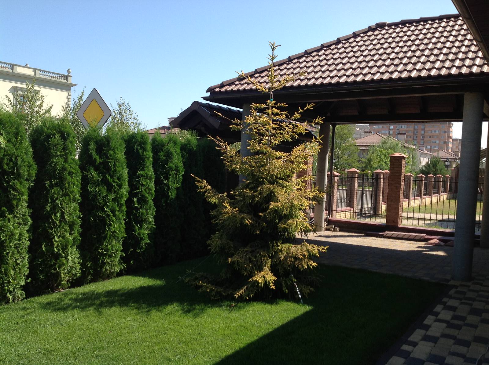 Реконструкция крыши и строительство навеса и веранды в поселке Екатериновка