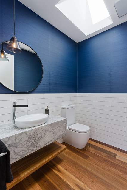 Richards House trendy-lille-badevaerelse