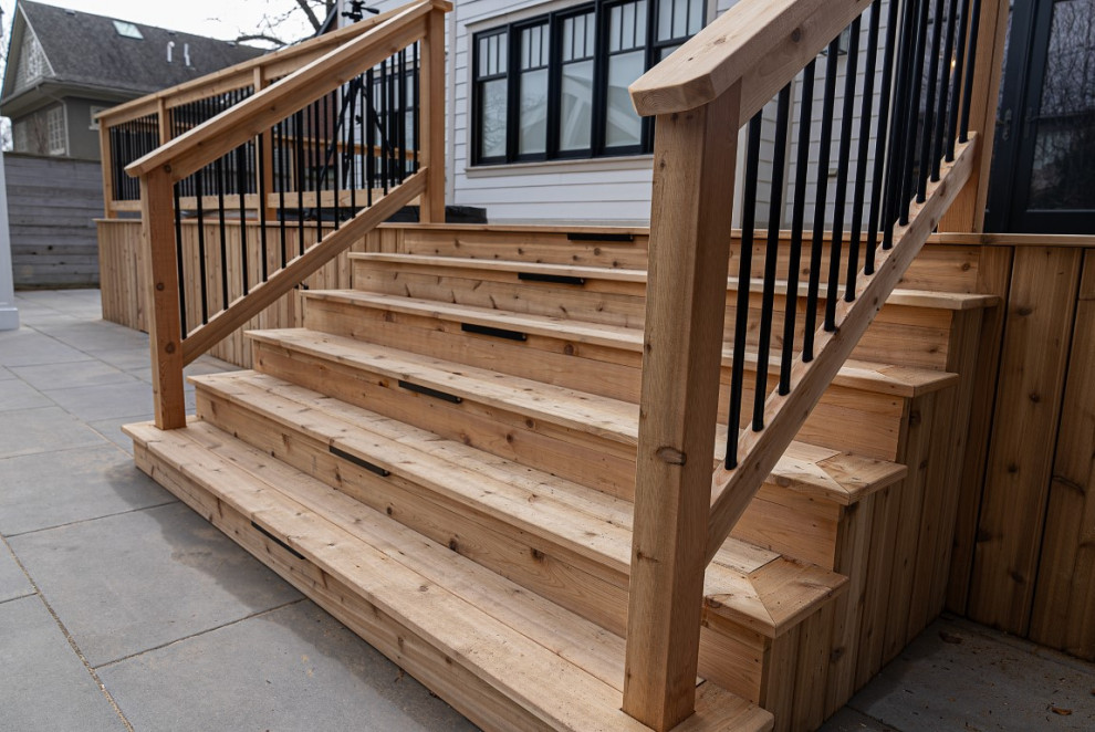 Example of a classic deck design in Toronto