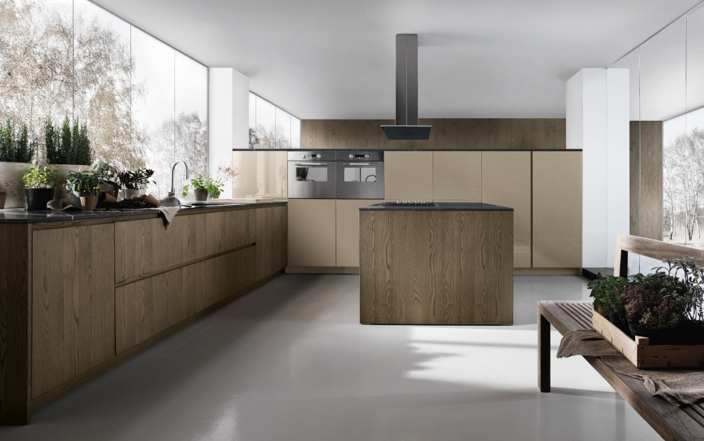 Esempio di una grande cucina moderna con lavello sottopiano, ante lisce, ante beige, top in marmo, pavimento in cemento, penisola e top nero
