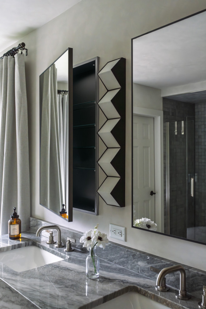 Example of a transitional home design design in Minneapolis