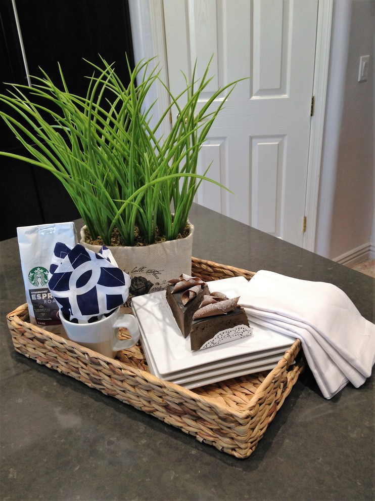Home design - transitional home design idea in Phoenix