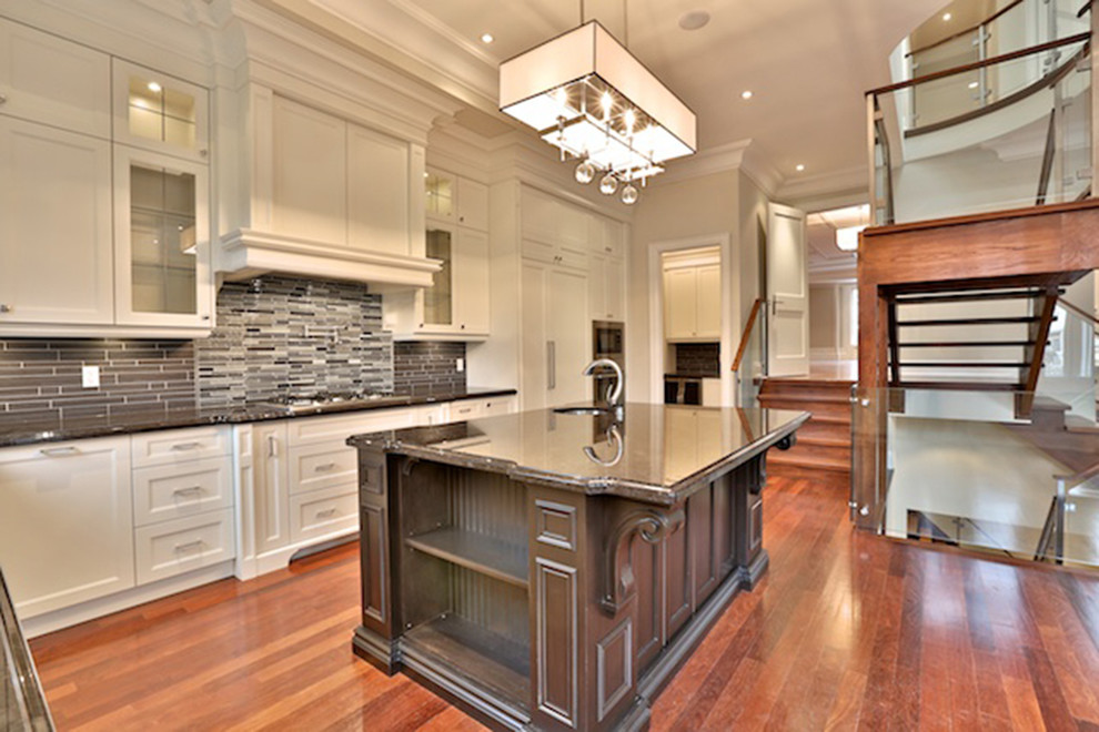 Kitchen - transitional kitchen idea in Toronto