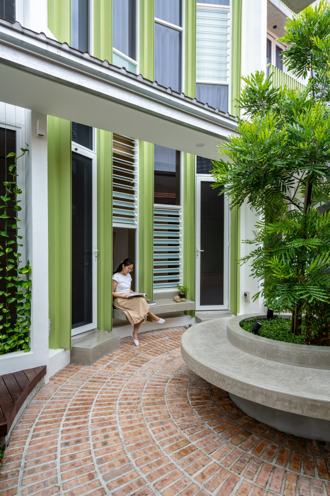 Design ideas for a mid-sized asian partial sun side yard brick landscaping in Sydney for summer.