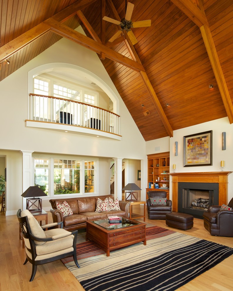 This is an example of a traditional living room in Charleston.