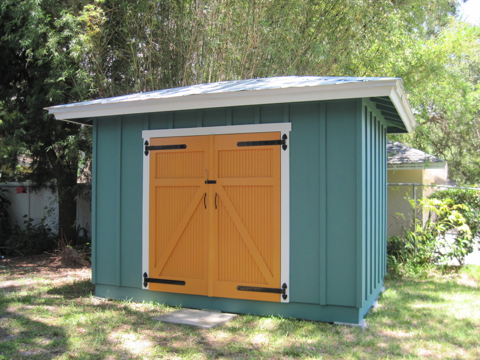 Design ideas for a small traditional detached garden shed in Tampa.
