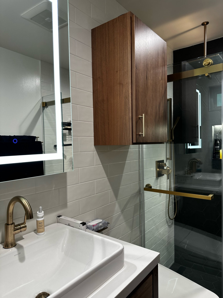 Modern Chic – bathroom - Modern - Bathroom - Los Angeles - by Go Home ...