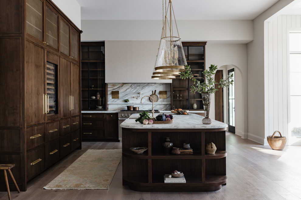 Transitional home design photo in Chicago