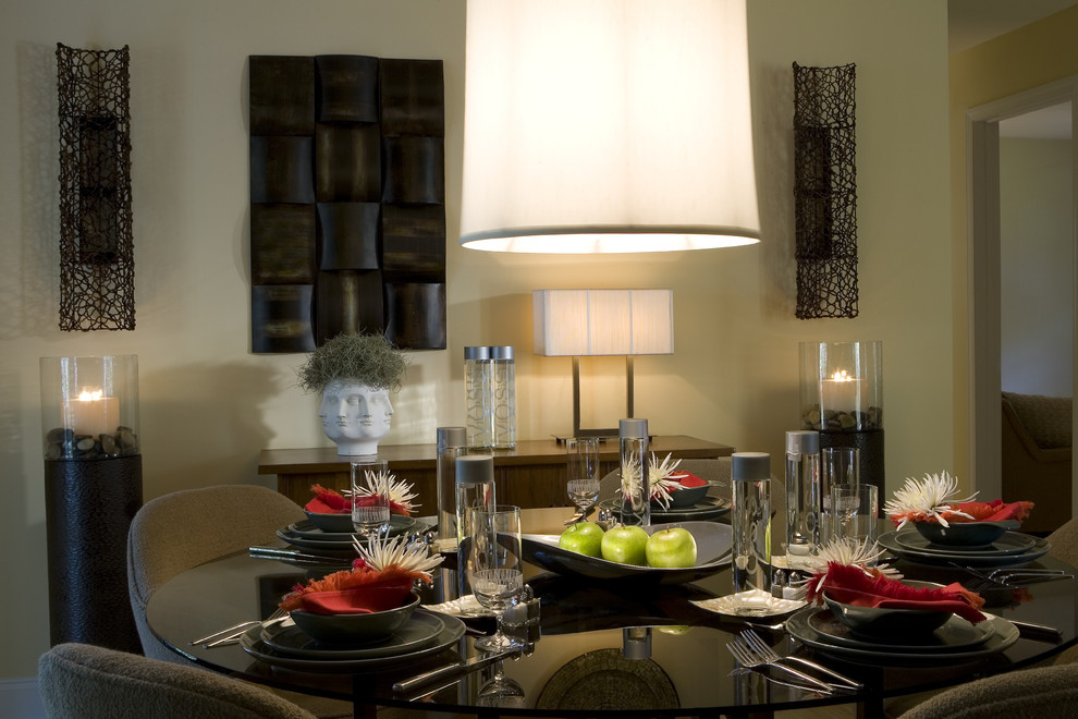 This is an example of a contemporary dining room in Jacksonville.
