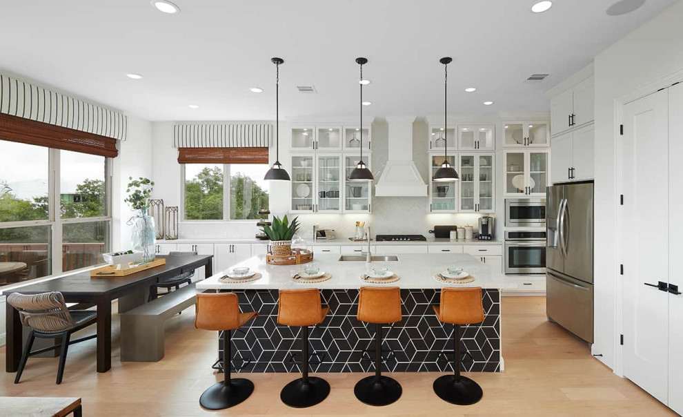 Austin, Texas Deerbrooke Classic Stanford Kitchen Contemporary