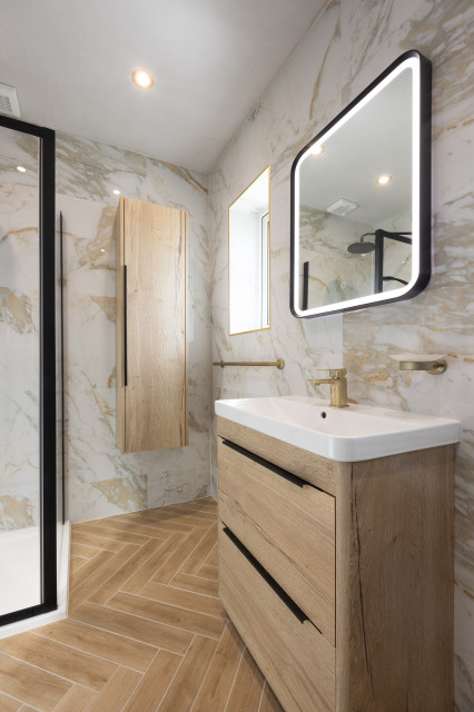 Bathroom - Calacatta Oro Marble-Effect Polished Tile bathroom